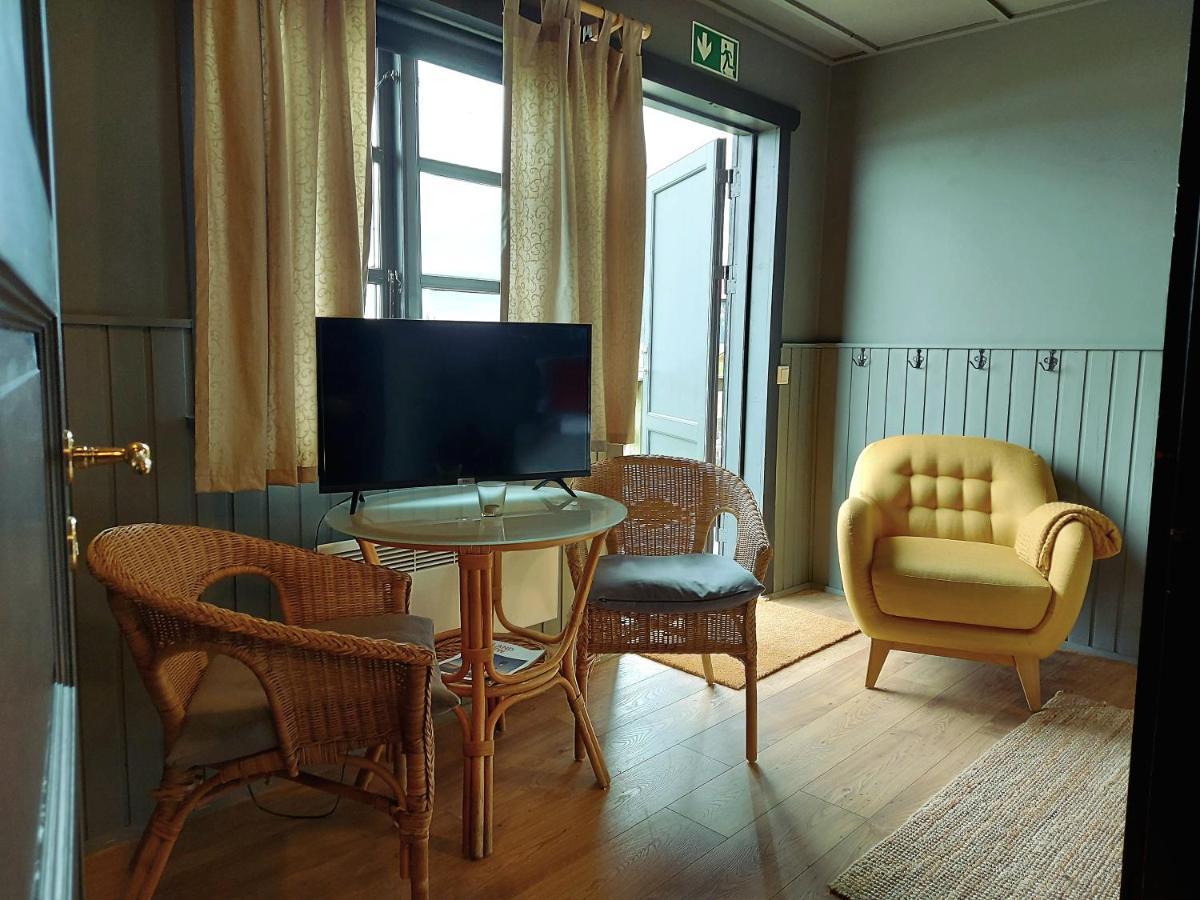 Riverfront Lodge Hella Bagian luar foto