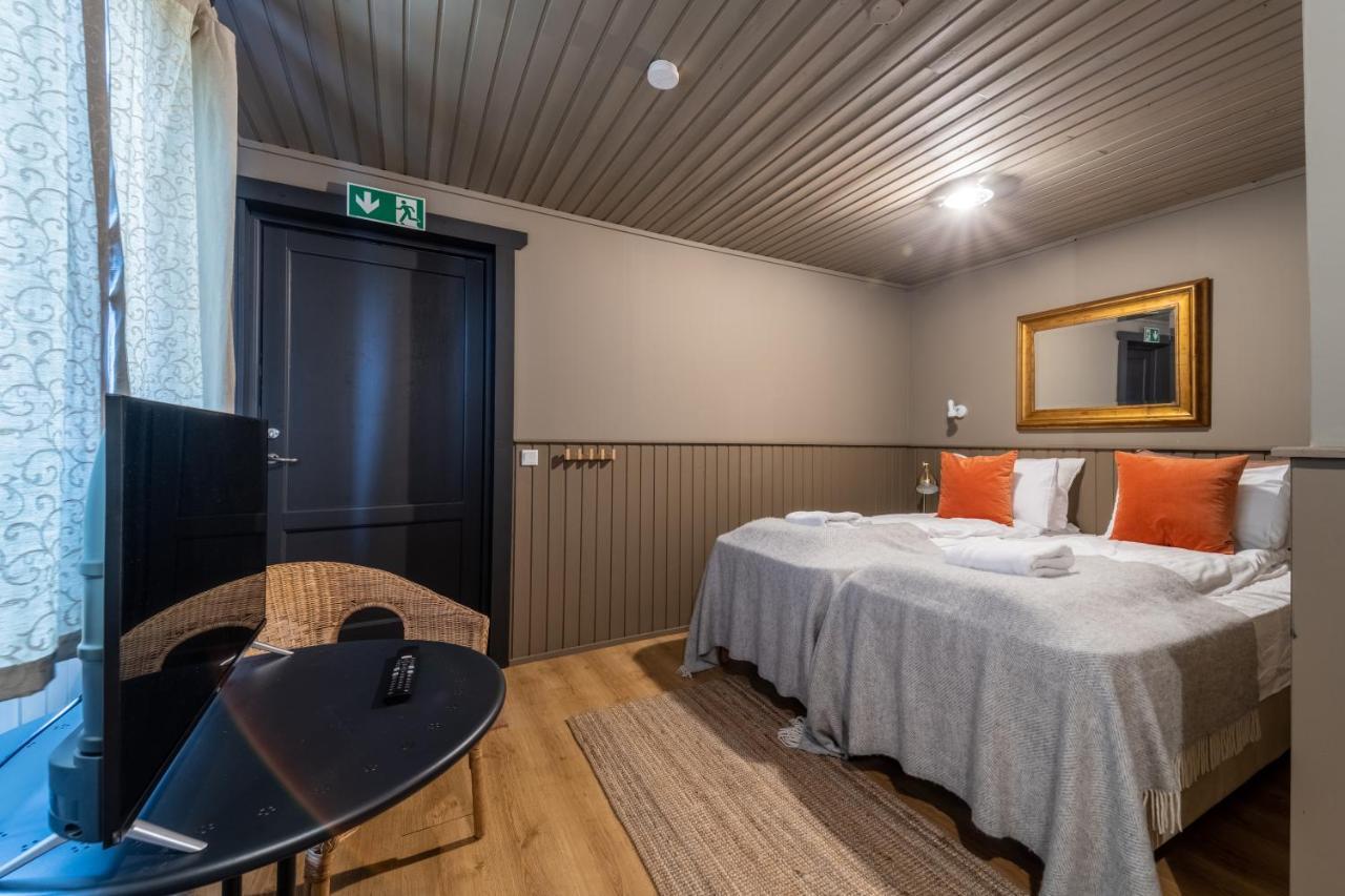 Riverfront Lodge Hella Bagian luar foto